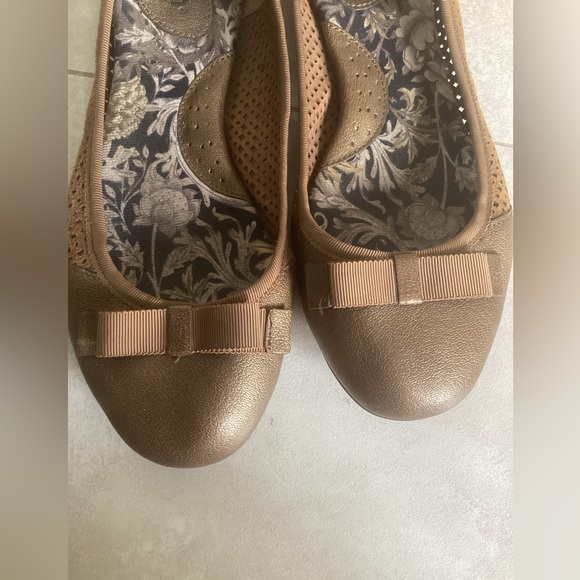 BORN leather ballet flats Sz 8 bronze suede non-slip - Picture 2 of 6